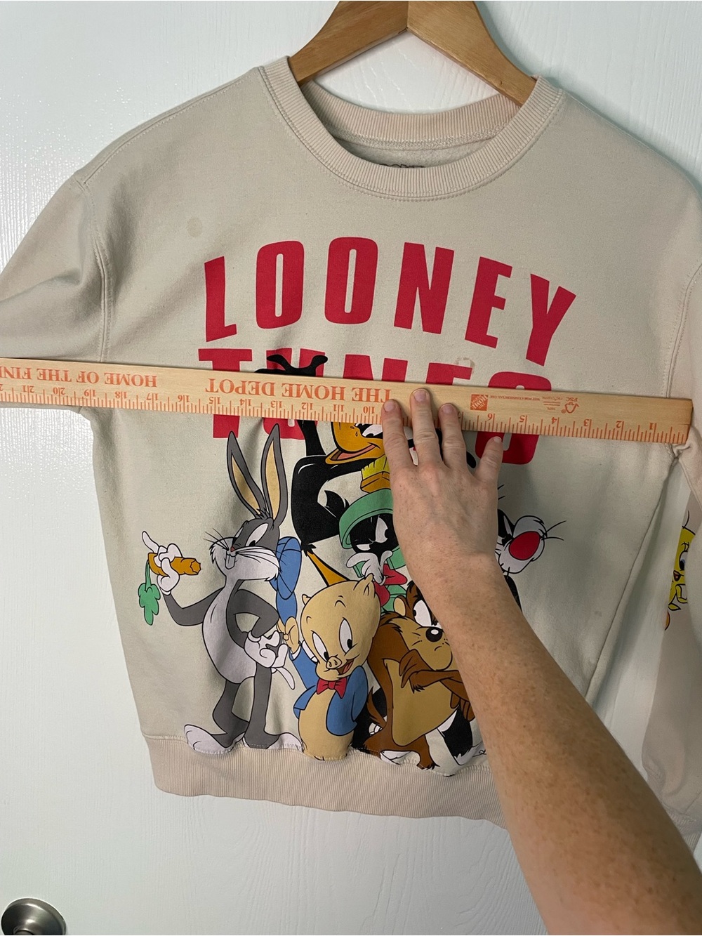 Looney Tunes Graphic Crewneck Sweatshirt Small - Picture 5 of 10